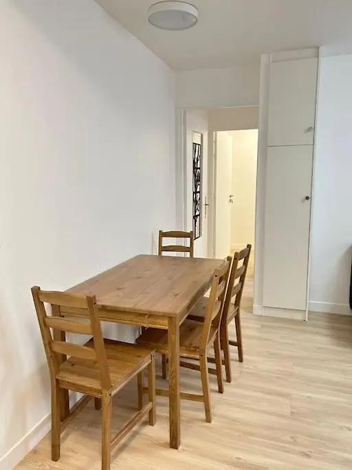 Apartment Spacious Accommodation Near Carre De Baudouin Bua Paris France